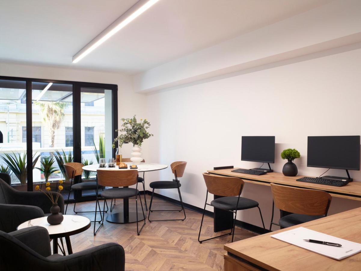 The Port Square Hotel Pireus Zewnętrze zdjęcie